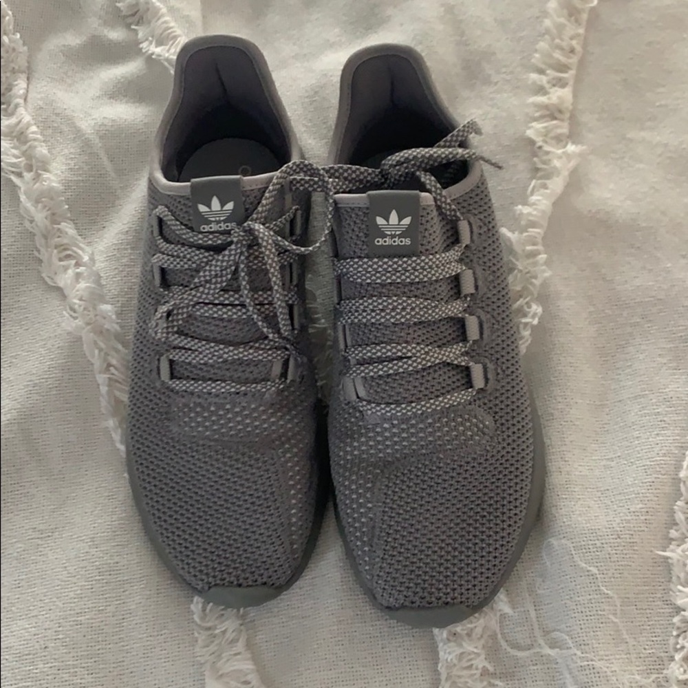 Adidas gray sneak